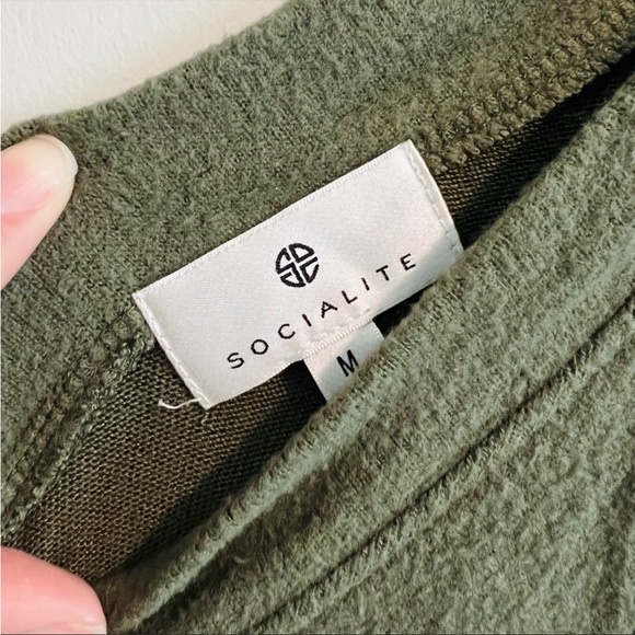 Socialite Double V Knit Dress - Picture 5 of 6